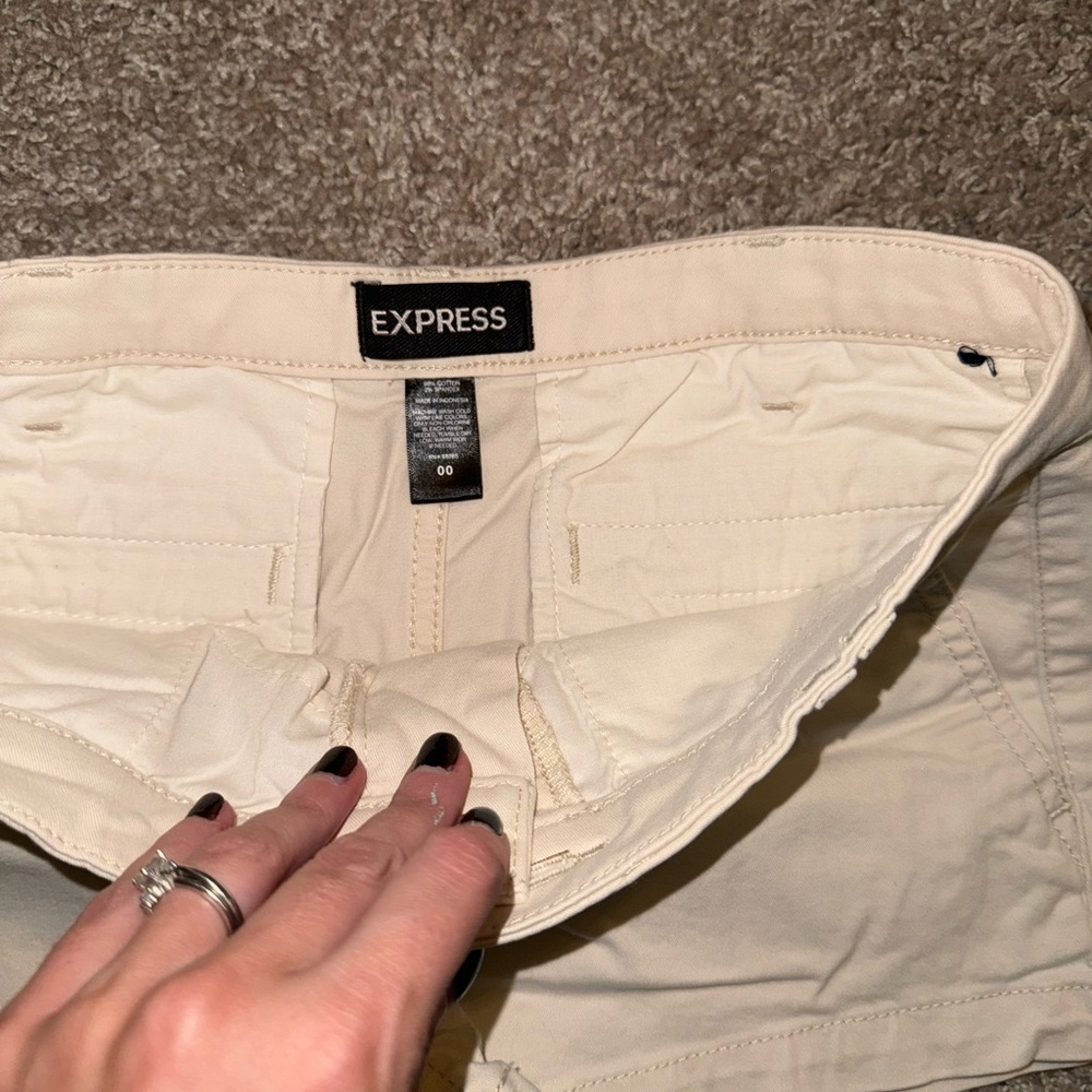 Shorts - Picture 3 of 3